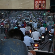버스 안 에서 본 베트남의 출근길